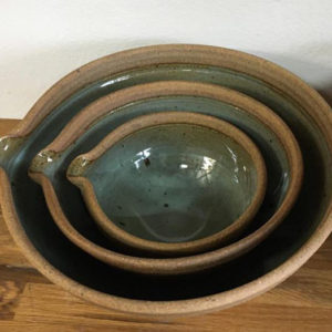 Nest of pouring bowl